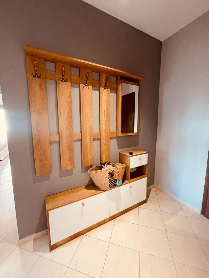 Cheerful 2-bedroom In Apartment *