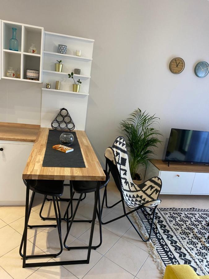 Apartment Cheerful 2-bedroom In Golem (Tirana)