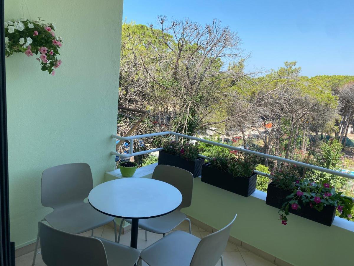 Apartment Cheerful 2-bedroom In Golem (Tirana)