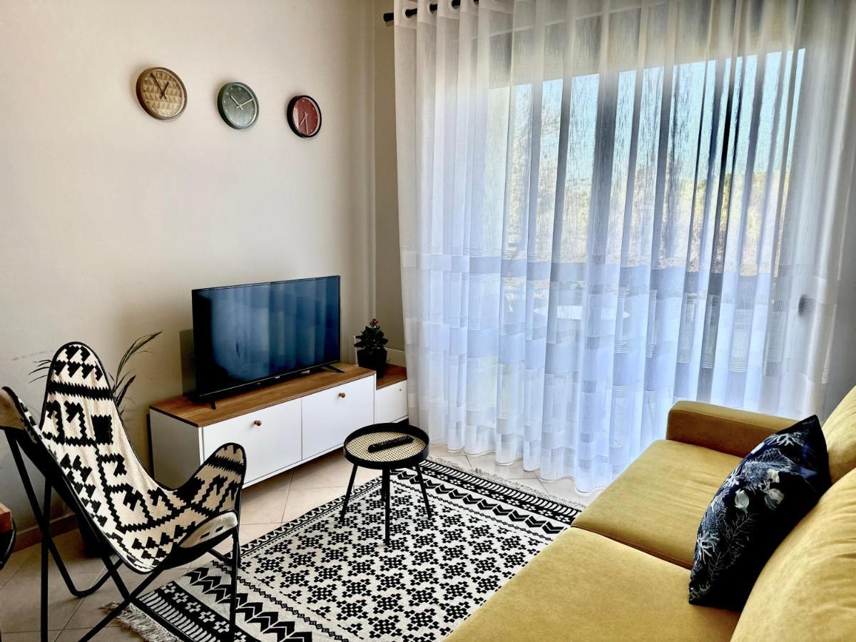 Cheerful 2-bedroom In Apartment Golem (Tirana)